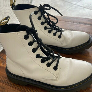 Dr. Martens Women's Luana AW004 Lace Up Boots Off White size 6